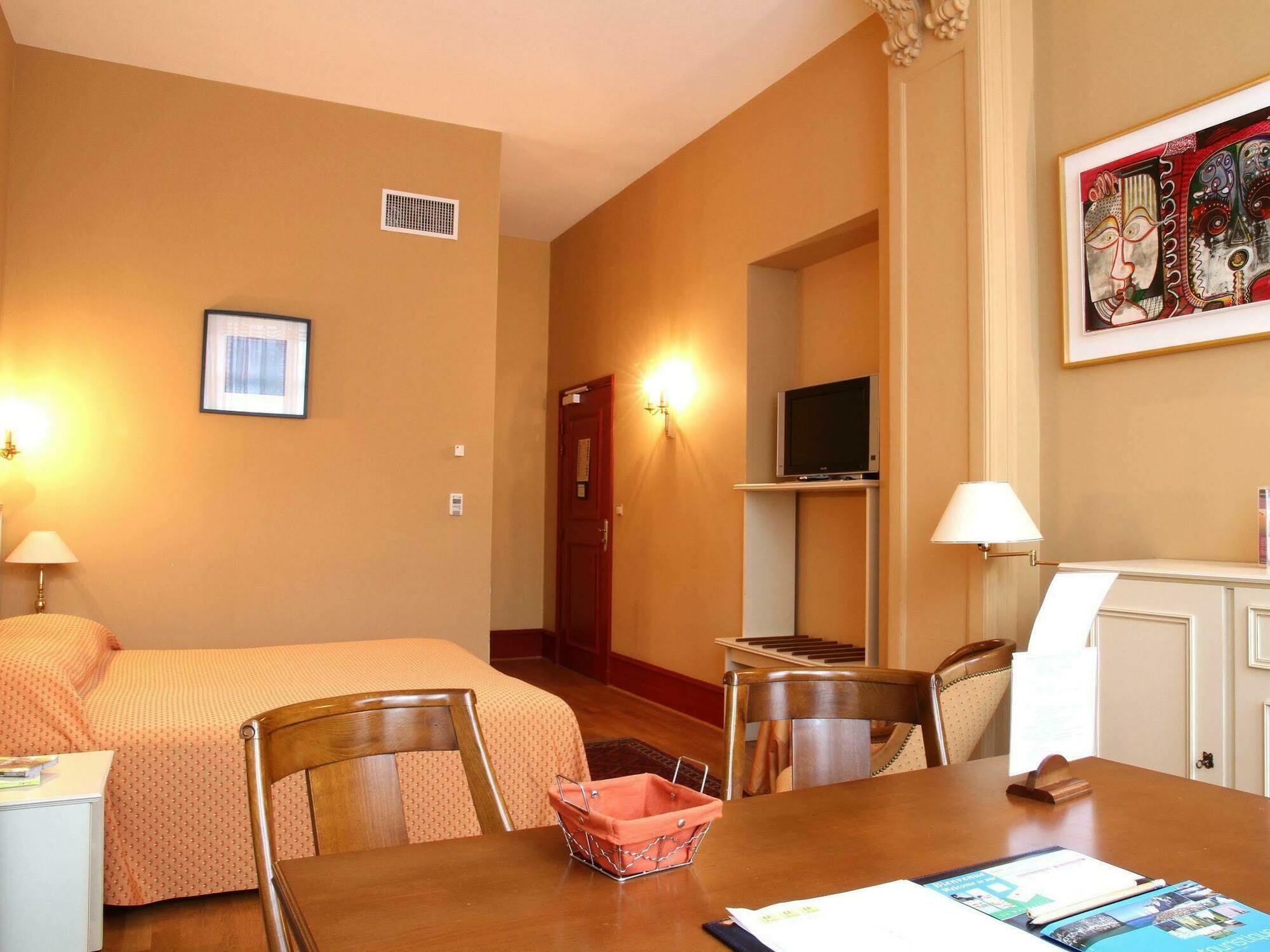 Ermitage Bouquet Hotel Rouen Kültér fotó